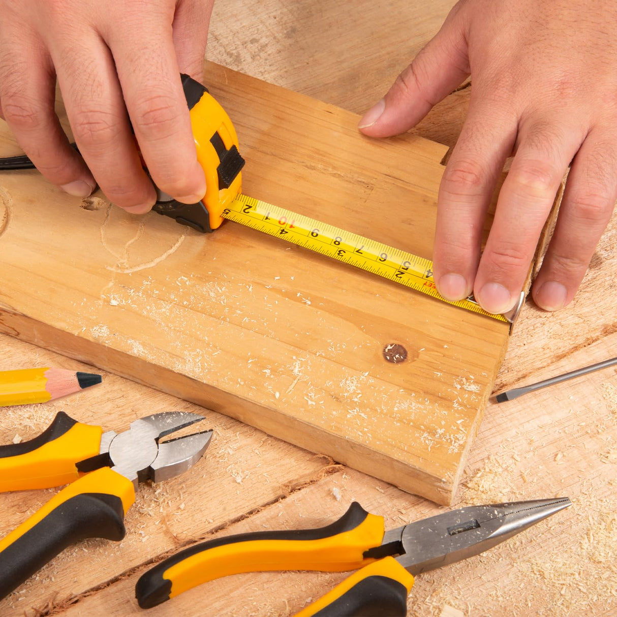 79-Piece Hand Tool Set Household Comprehensive Kit Auto Repair Tool Set Multi-functional Tool Kits for Homeowner General Household Hand Tool Set w/ 1 Storage Case for Repairing