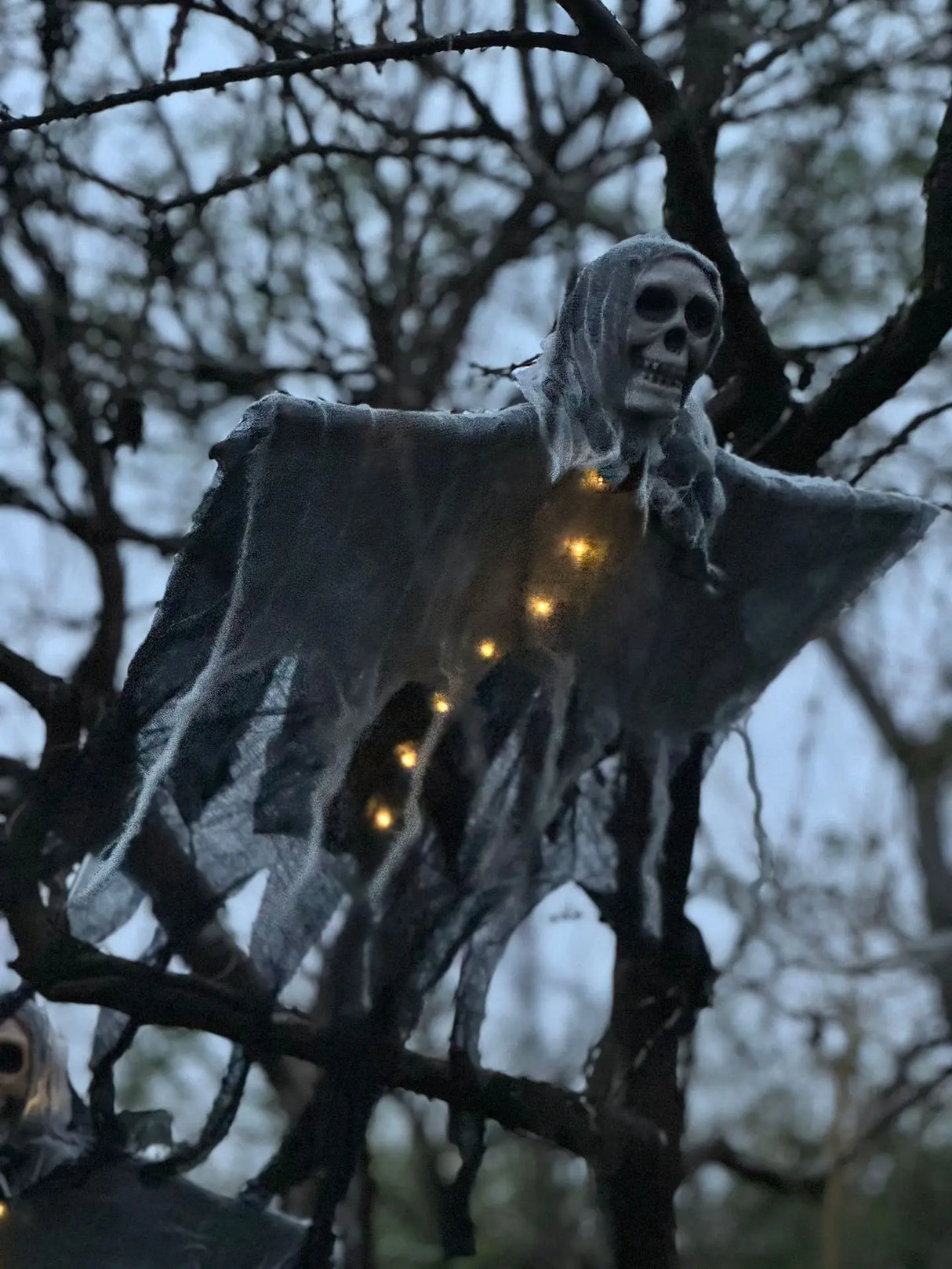 Halloween Skeleton Ghost Decoration Ghost with LED Halloween decoration LED String Lights for Outdoor Use in Gardens